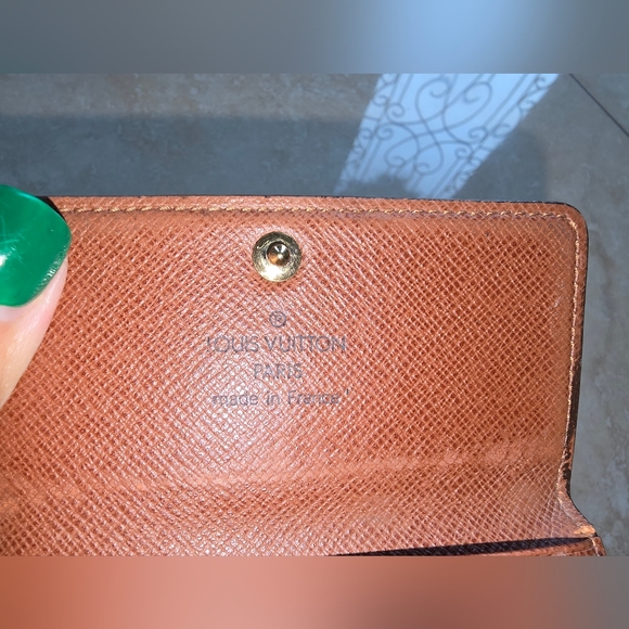 Louis Vuitton Monogram 4 Key Holder, EUC - Picture 6 of 9